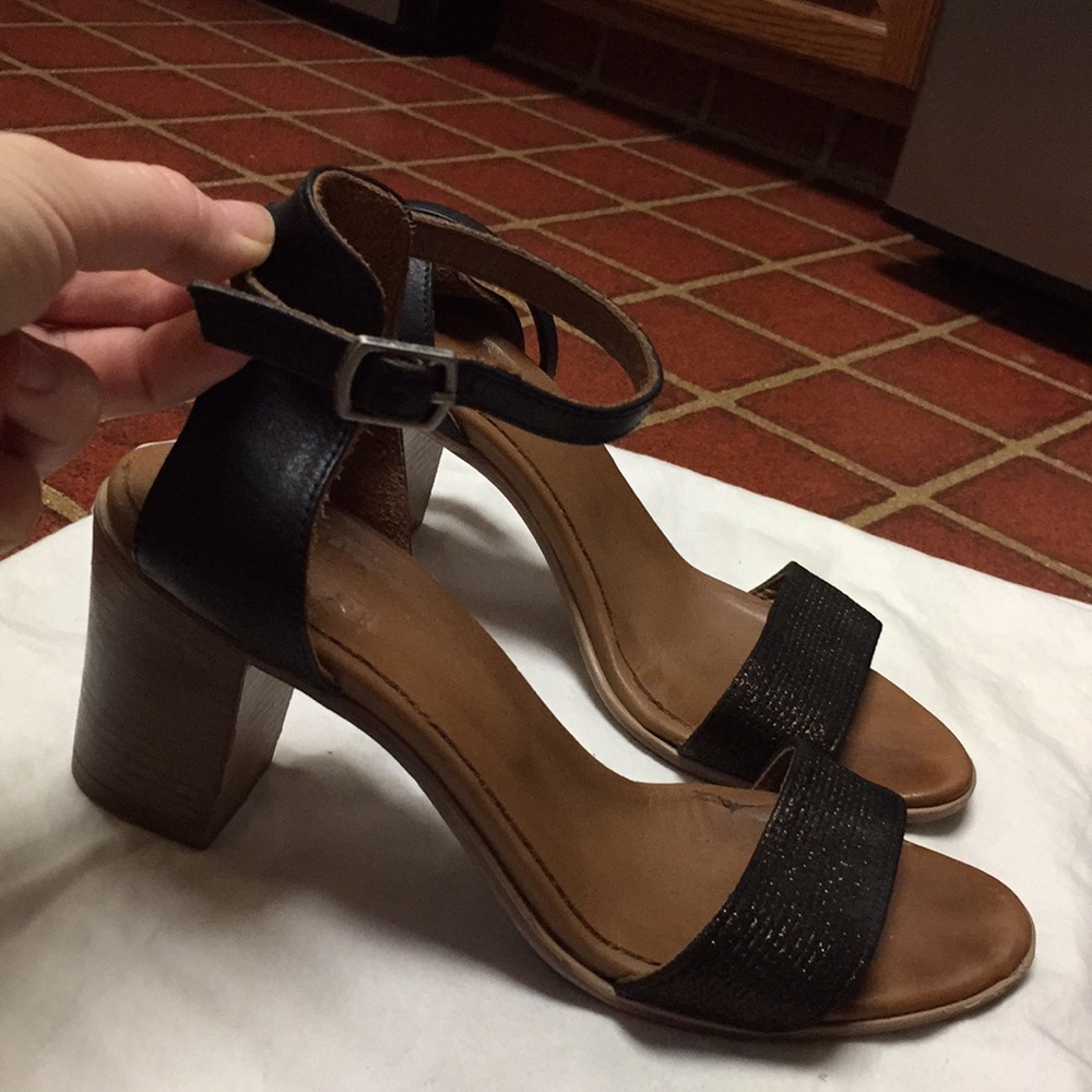 DNA black and copper heels